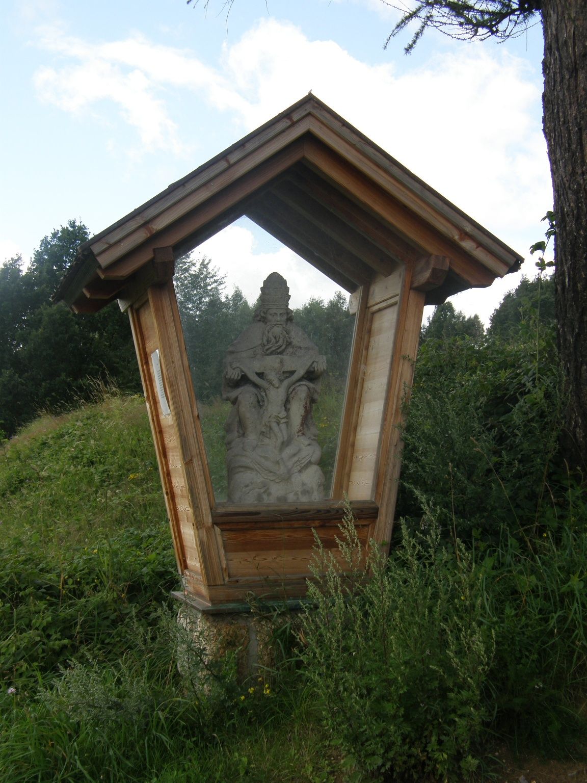 Szentháromság anyag az áldozati kőnél