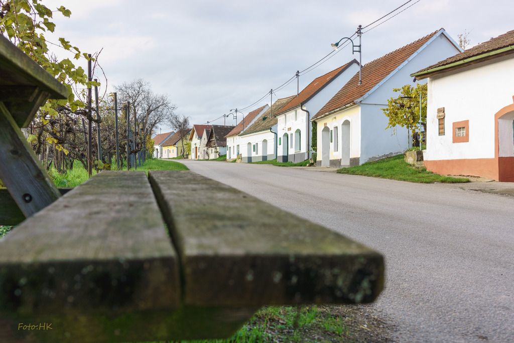 Niederschleinz-i pincesor borospincékkel és egy paddal az előtérben.