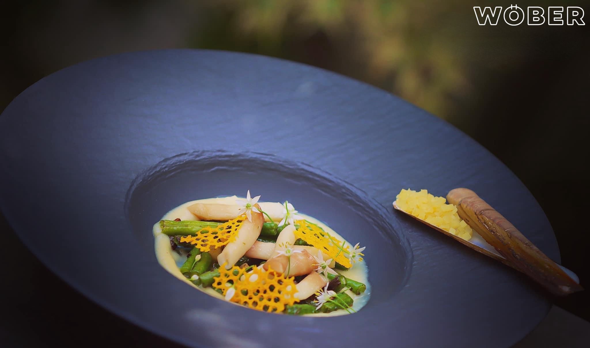 Tányér spárgával 