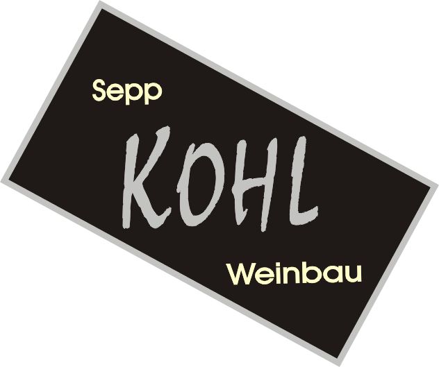 Sepp Kohl Weinbau logó fekete háttérrel, fehér és szürke betűkkel.