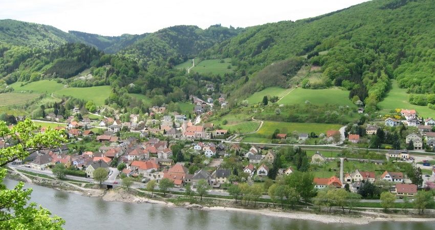 Kilátás az Aggsbach Marktra és a Birebenre