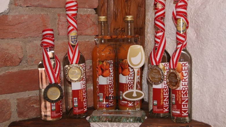 D&iacute;jnyertes term&eacute;kek a Kienesberger csal&aacute;dt&oacute;l, &copy; Familie Kienesberger