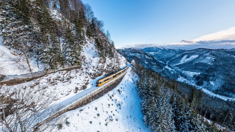 A Mariazelli vasúttal a téli tájban., © NB_Wegerbauer