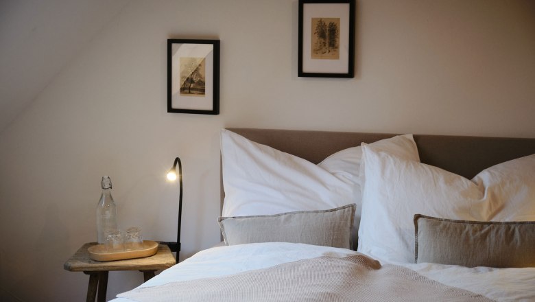 H&aacute;l&oacute;szoba, vir&aacute;gos r&eacute;t, &copy; Mathias Lixl / lixl.com