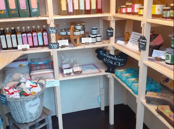 Moser herbal honey manufactory, &copy; Tanja Moser