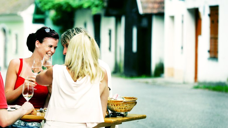 Ahrenberg wine cellar lane, © Mostviertel Tourismus, weinfranz.at