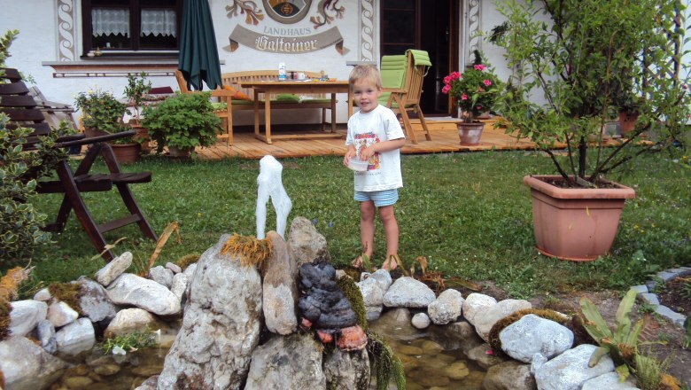Child in the garden, © Familie Gasteiner