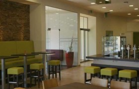 Restaurant, &copy; Peter Haus