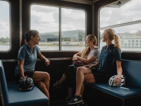 Radfähre "Donaubus" auf der Donau von Ottensheim nach Linz, © WGD Donau Oberösterreich Tourismus GmbH