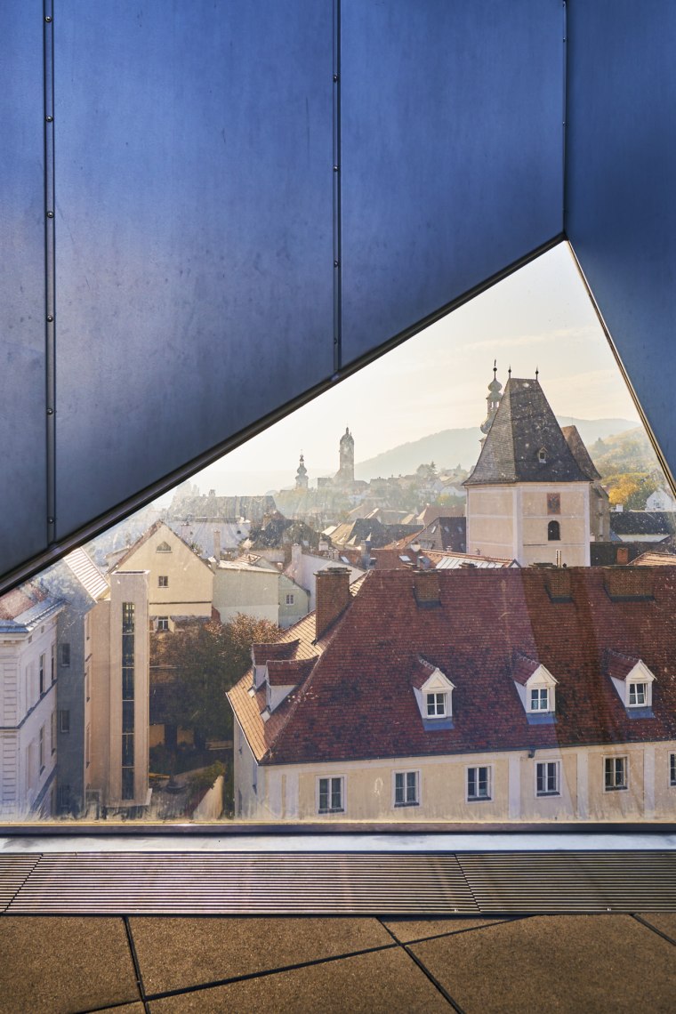 A Landesgalerie régi épületeinek tükörképe., © Niederösterreich Werbung/Andreas Hofer