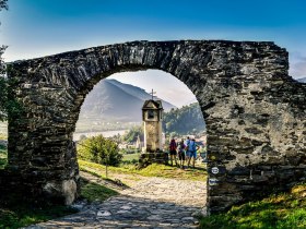 Rotes Tor in Spitz, &copy; Robert Herbst