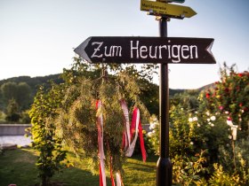 Ausgsteckt is - Zum Heurigen, &copy; Donau N&Ouml; Tourismus/Daniela Matejschek