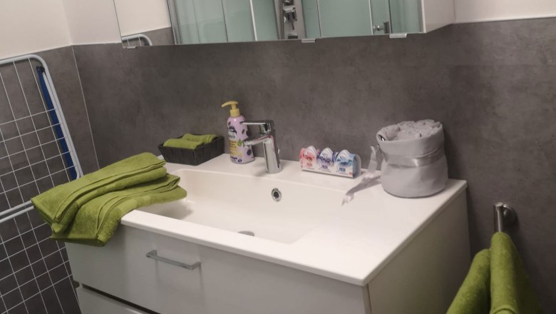 Rosenapartment - F&uuml;rdőszoba mosd&oacute;kagyl&oacute;, &copy; &copy; HomeW4, Sonja Wiesinger