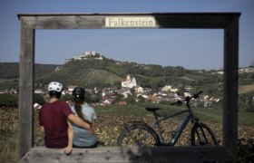 Rest area by the picture frame, © Weinviertel Tourismus GmbH / Frühmann