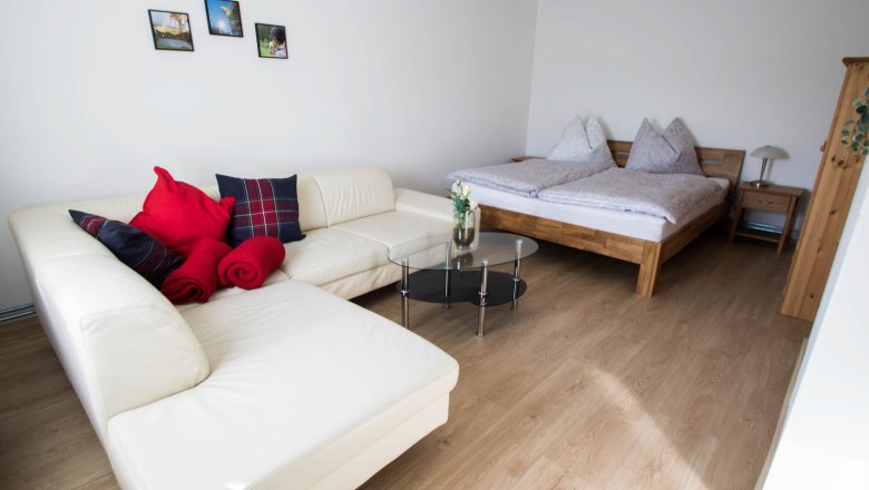 Az 1. h&aacute;l&oacute;szoba belső n&eacute;zete, &copy; Chalet-Nordwald, Fotograf Angela Hauler