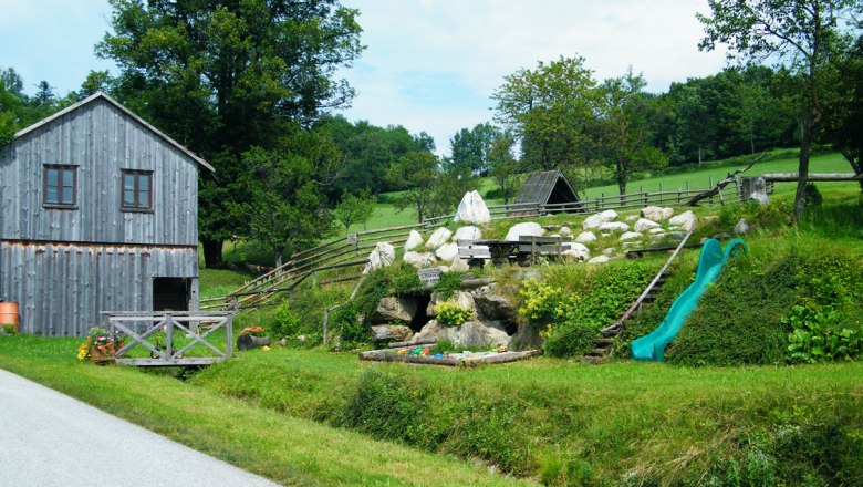 Pillantás a játszótérre, © Einkehrhof Poggau