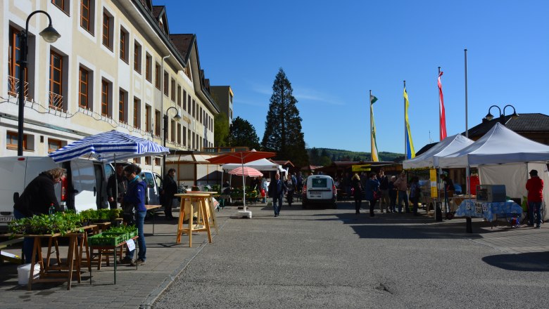 Organic farmers' market on Rathausplatz, &copy; Stadtgemeinde Pressbaum