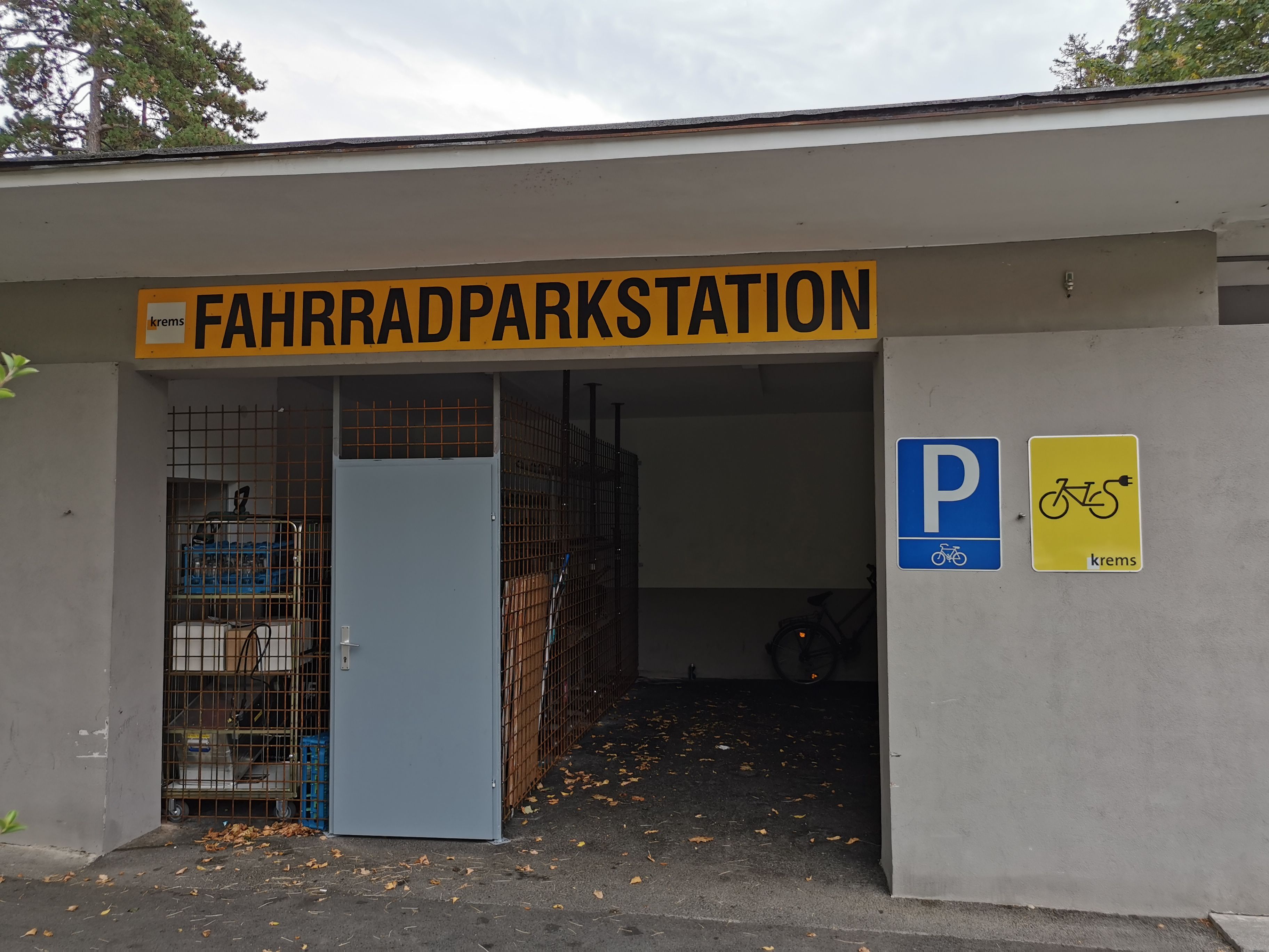 Elektromos töltőállomás a városi parkban, a "Marie im Park" mellett