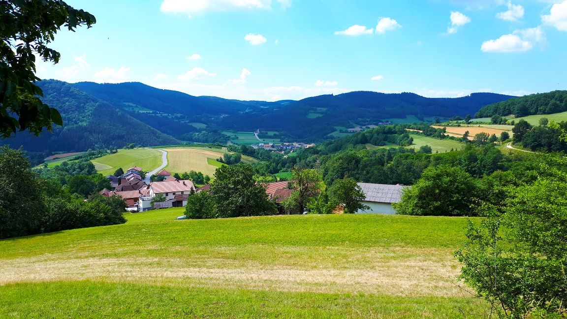 Loibersdorf és Pöggstall látképe a Szent Anna-templommal