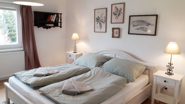 3 cozy bedrooms with double beds, © U.E.