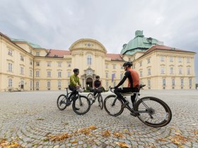 Kavicsos ker&eacute;kp&aacute;roz&aacute;s B&eacute;csi-erdő, &copy; Nieder&ouml;sterreich Werbung / Markus Fr&uuml;hmann