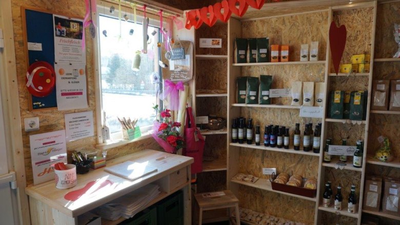 the cash desk area, &copy; Nicole Schnitzler