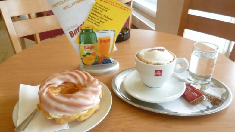 Cafe Bakery Burger, &copy; Peter Burger