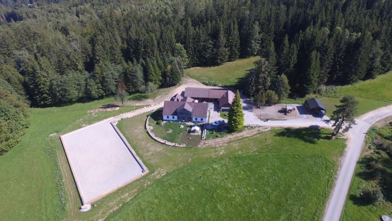 Active stable Hirschenwies, &copy; Birgit Libal