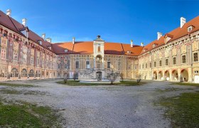 Petronell Castle, inner courtyard, Petronell-Carnuntum, © Sonja Parapatits