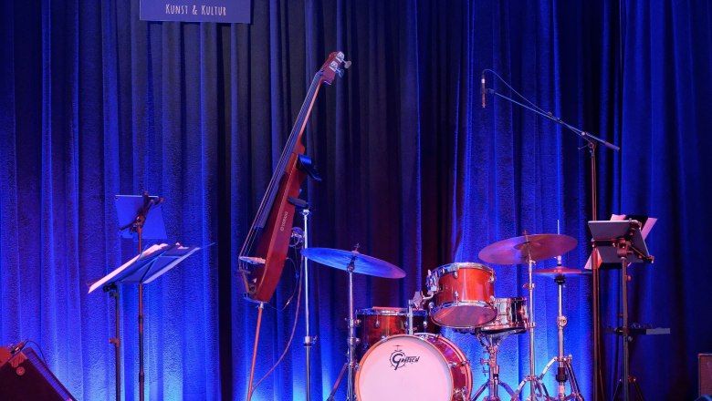 HOB i RAUM stage shortly before the concert begins, &copy; HOB i RAUM