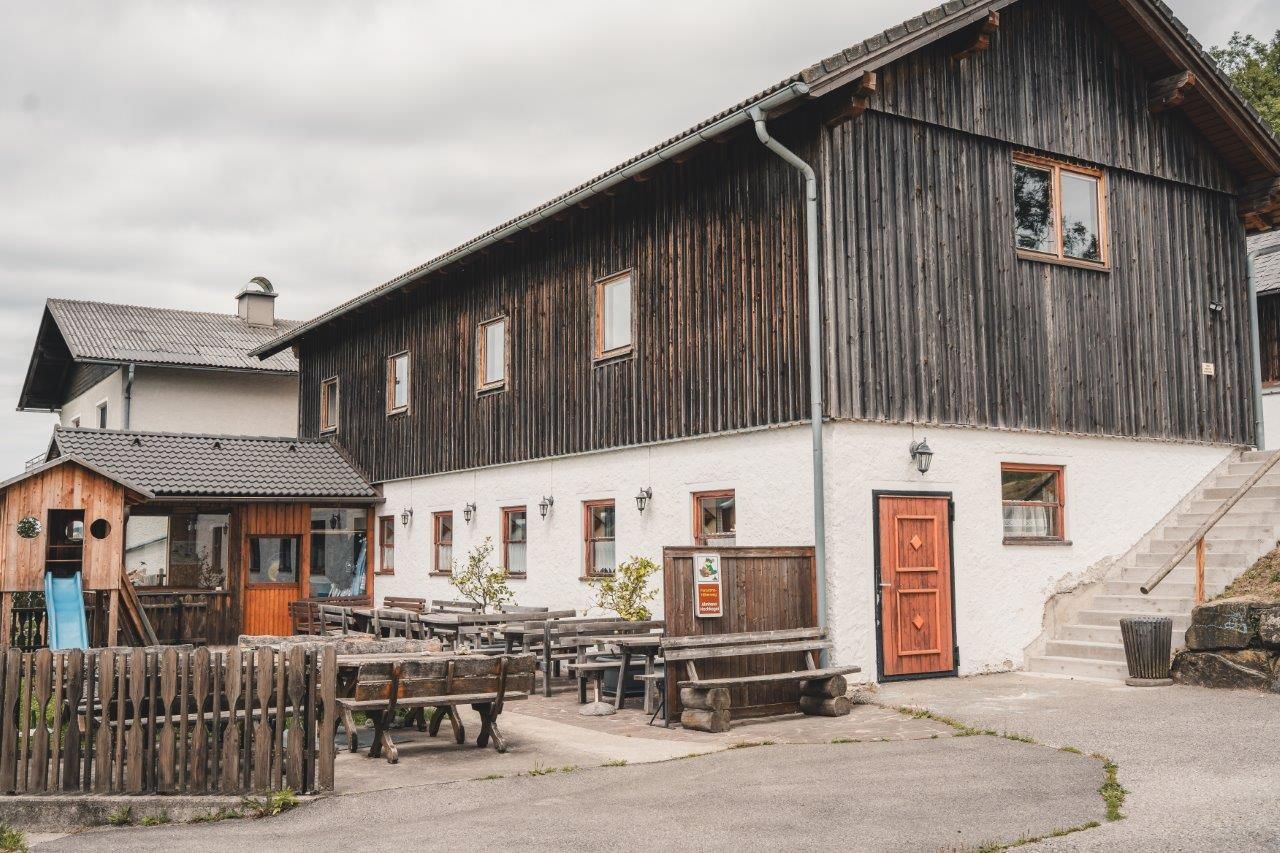 Almhaus Hochkogel vendéglő, amely gyümölcsleveket, ill. mustot is forgalmaz
