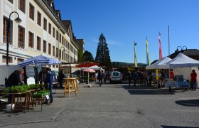 Organic farmers' market on Rathausplatz, &copy; Stadtgemeinde Pressbaum