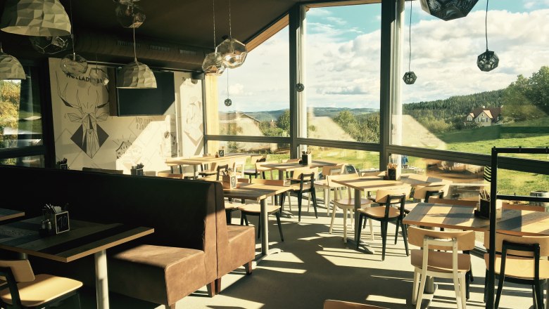 Rest & enjoy with a view in the Wexl Lounge, © Familienarena Bucklige Welt-Wechselland GmbH