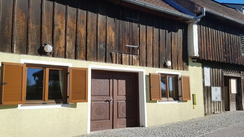 Ettenauer csal&aacute;di pinc&eacute;szet, &copy; Ettenauer