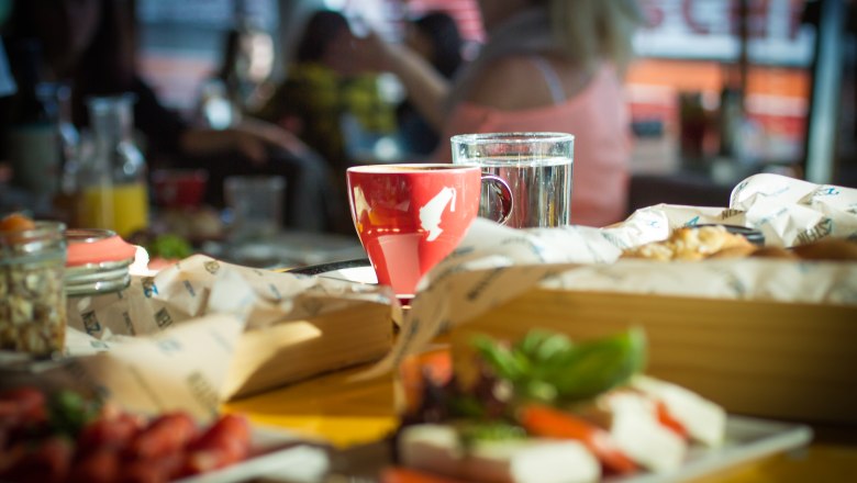 2Stein Bar-Caf&eacute;-Restaurant, &copy; 2stein_Kastner new media