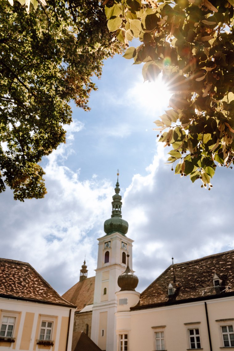 Bekeretezve: Heiligenkreuz apátságunk. , © Wienerwald Tourismus/Jessica Lerchenmüller, vollmundig