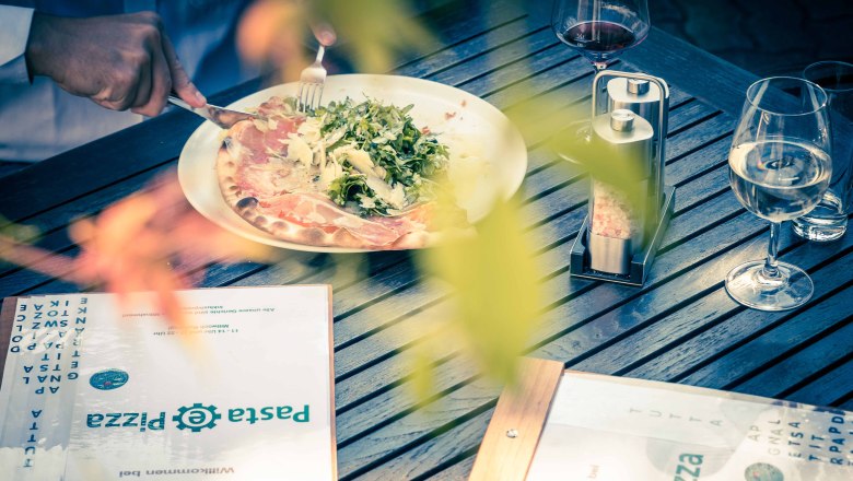 Pizza friss rak&eacute;t&aacute;val, &copy; Pasta e Pizza