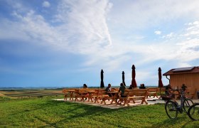 Stop off at the cyclists' rest stop at the Urlauberkreuz, &copy; Weinstra&szlig;e Weinviertel