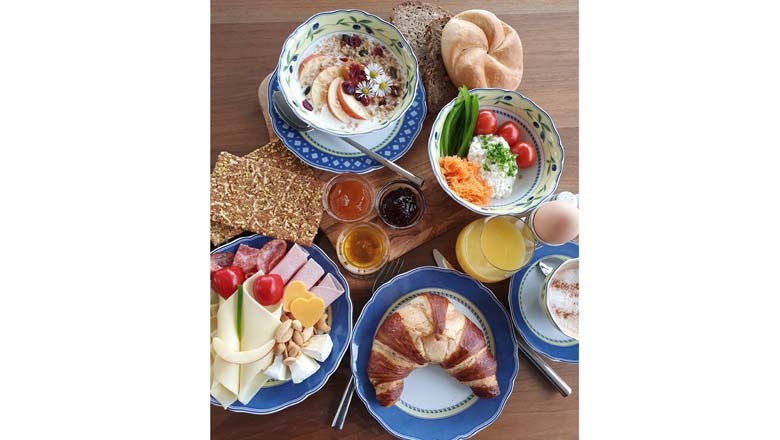 Reggeli Schlossblick panzi&oacute;, &copy; Sabine Wambach