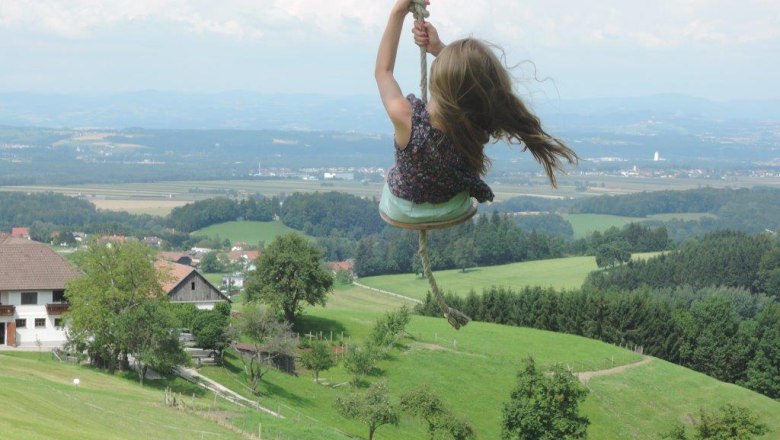 Mostviertel swing with a view, &copy; Landhaus Aigner