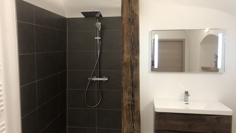 Bathroom with rain shower, © Appartement AltstadtLiebe, Fotograf Birgit Waschka