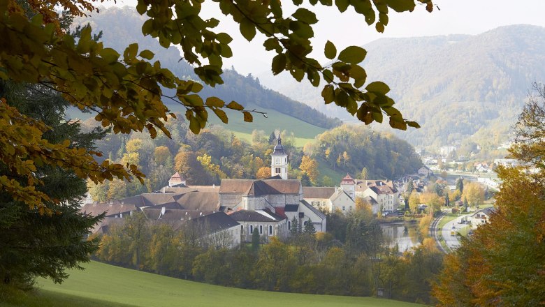 Lilienfeld Abbey in the fall, &copy; Mag. Harald Schmid