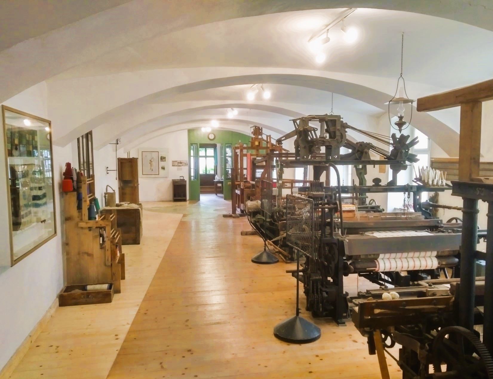 Lyukszalaggal iparosított szövőszék