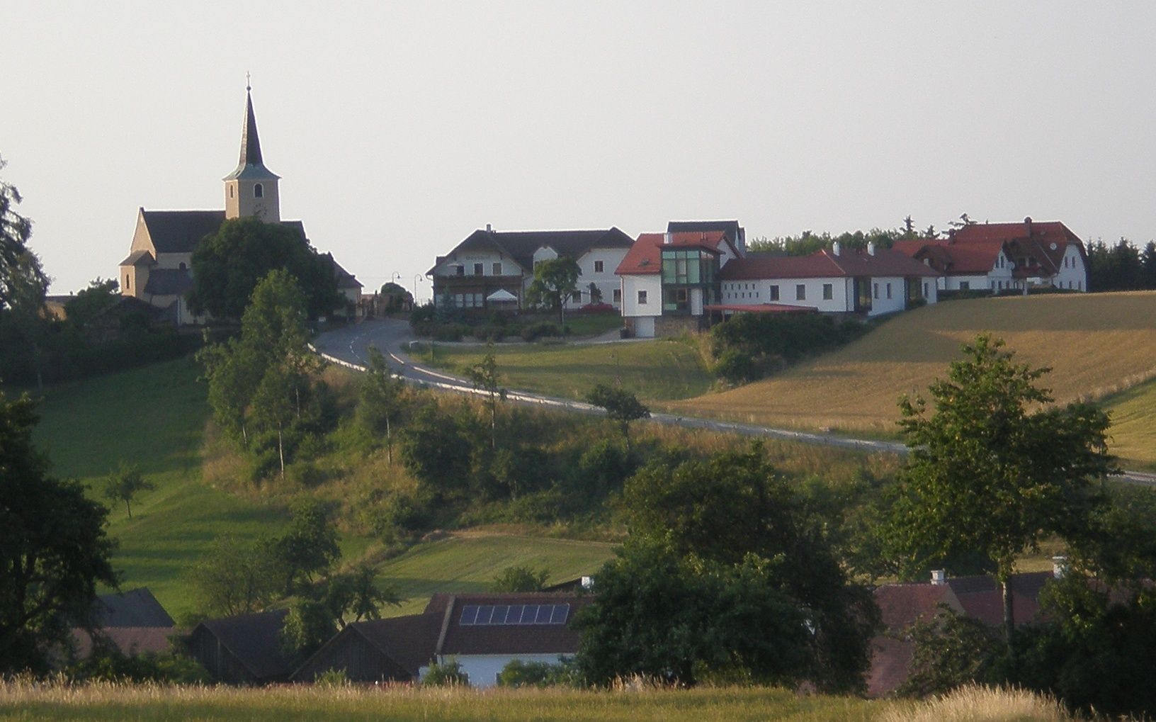 Brand falu látképe