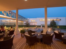 Lounge Terrasse Therme Laa - Hotel & Spa, © Weinviertel Tourismus GmbH