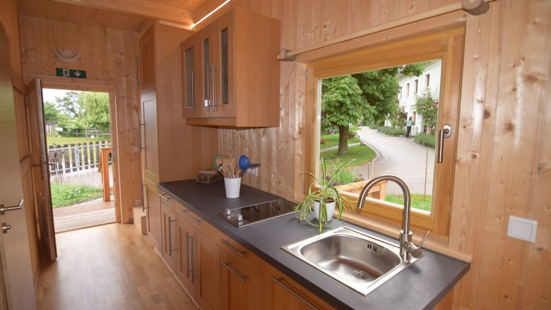 Hangulatos lak&oacute;kocsi az Esperanza farmon, &copy; Mag.a Martina Kotzina, Esperanza- Zentrum f&uuml;r tierunterst&uuml;tzte P&auml;dagogik