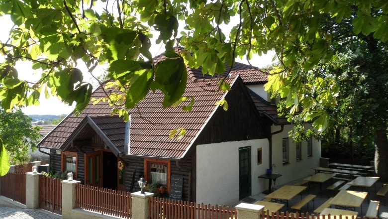 Wine tavern zum weissen Kreuz, &copy; Heuriger zum weissen Kreuz