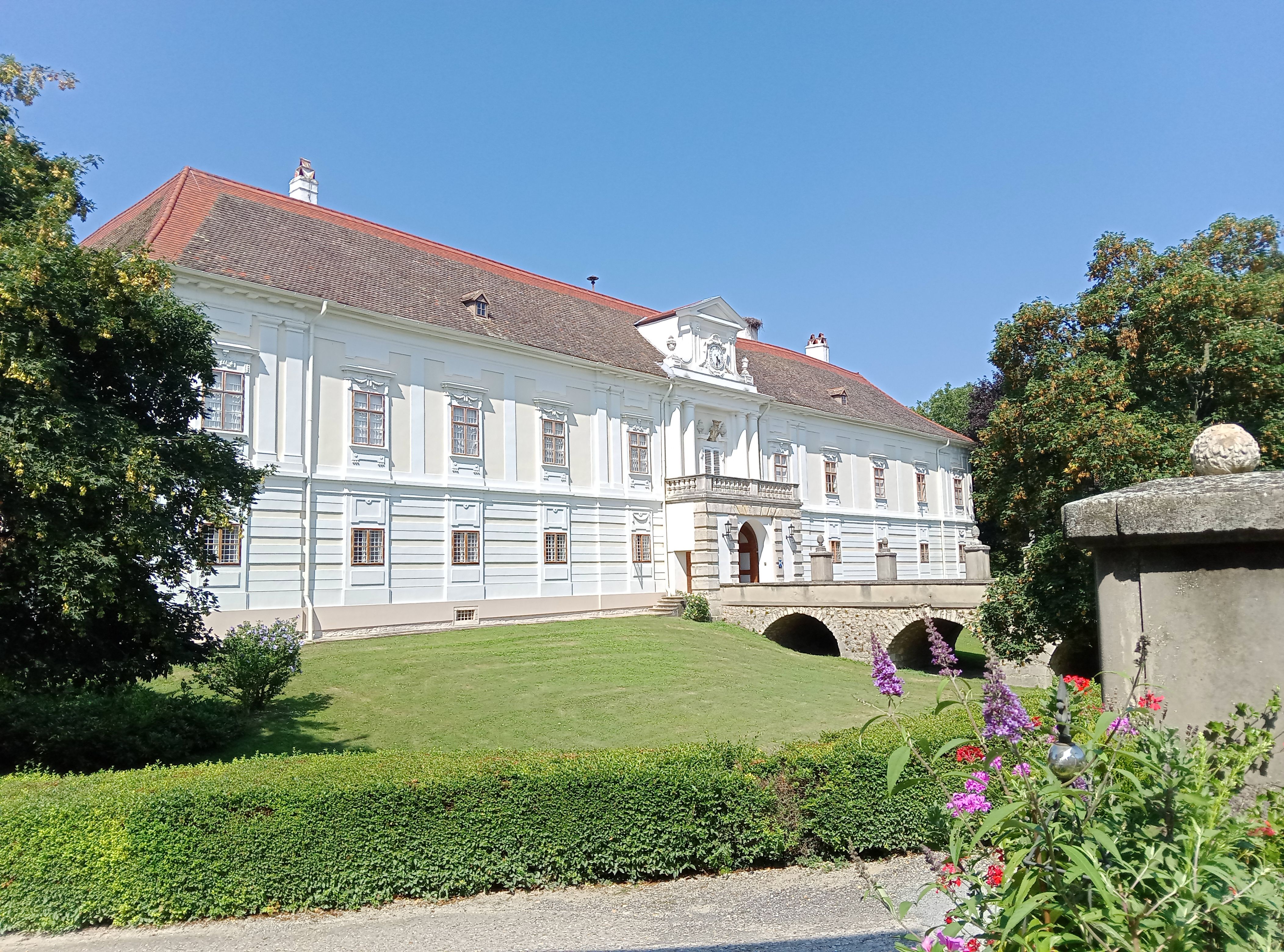 Rohrau kastély külső nézet 