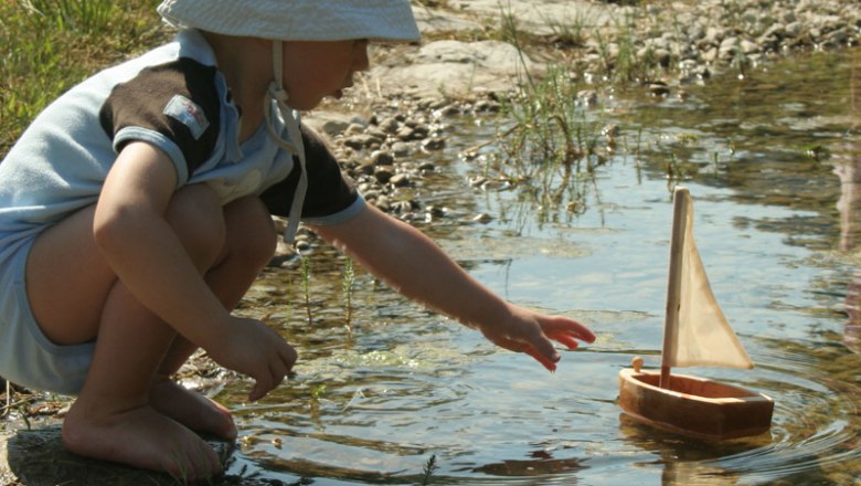 Child with wooden ship, &copy; Familie Erber
