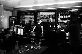 a bárban, © Das Feinkostkartell